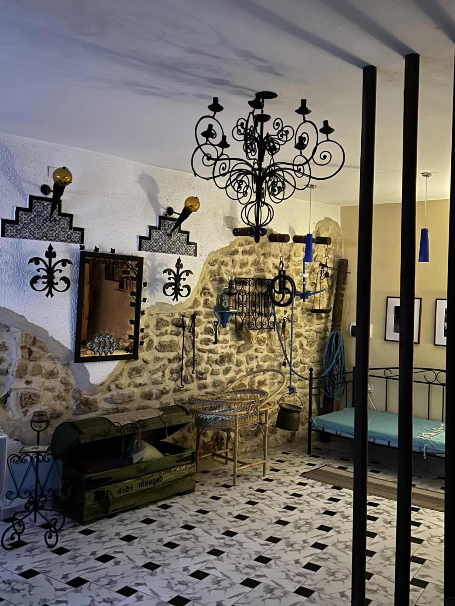 L'Artisan Hotel Harqalah Exterior photo