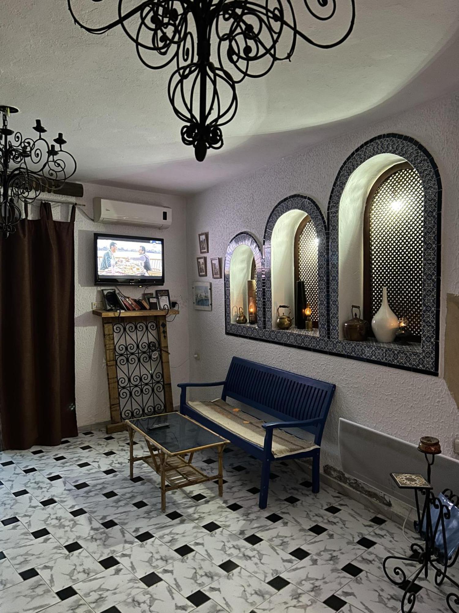 L'Artisan Hotel Harqalah Exterior photo