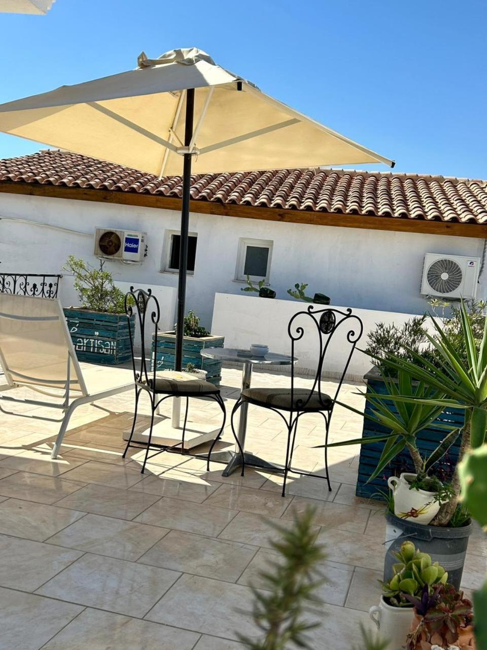 L'Artisan Hotel Harqalah Exterior photo
